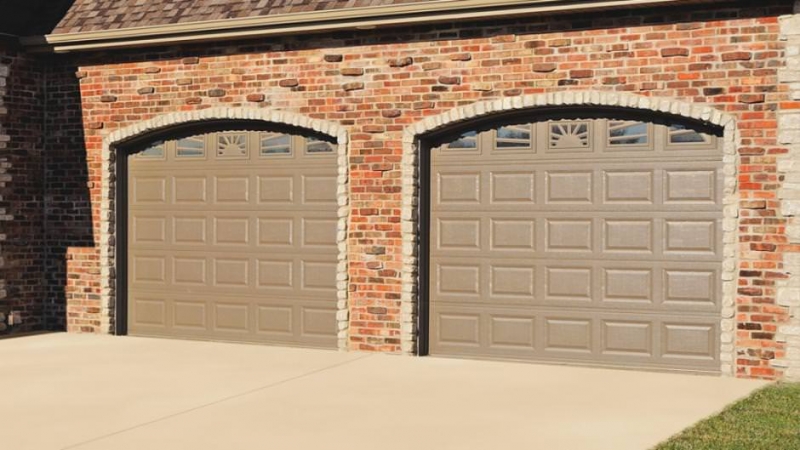 chi-short-raised-panel-garage-door-0005