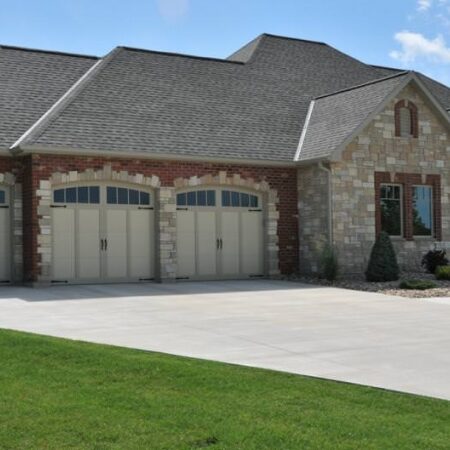 CHI5330-Dealer_SandstoneAlmond-Madison-Spade0001